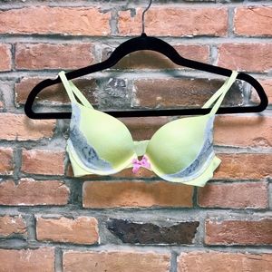 Very Sexy Victoria Secret 32B Push Up Bra